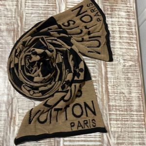 Louis Vuitton winter scarf